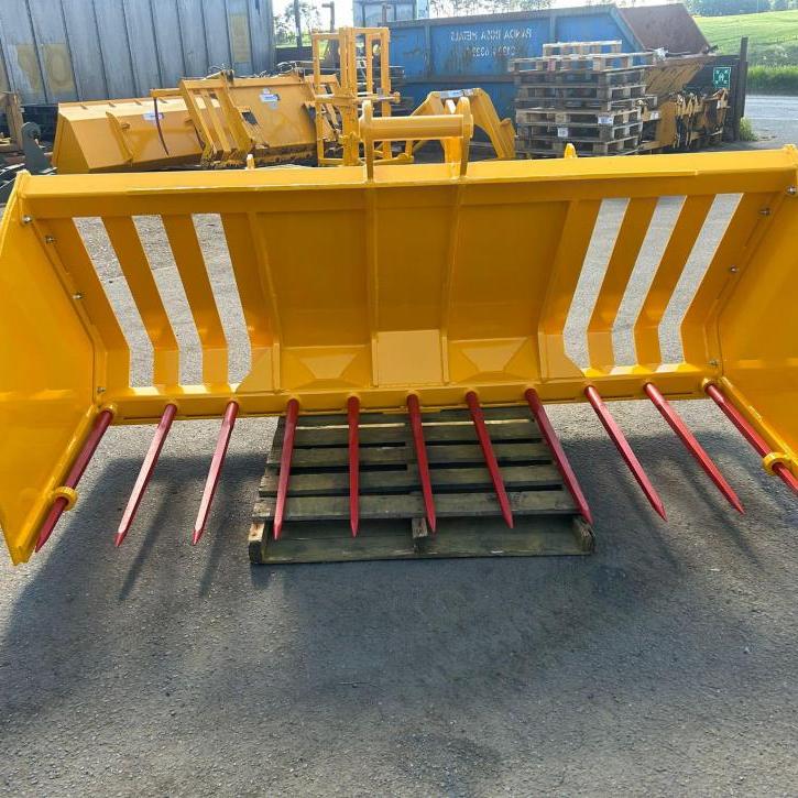 8ft, 11 tine Muck Fork with 65mm pin slew and JCB Q-Fit brackets and bolt on sides